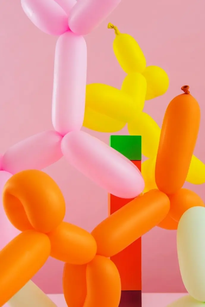 Multi-colored twisty balloon