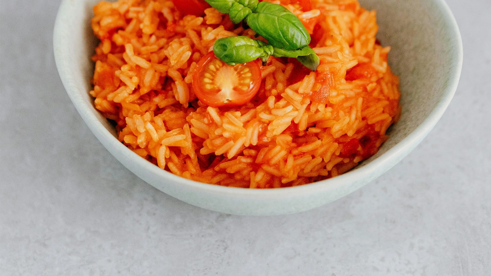 الأرز بالطماطم الأرز بالطماطم